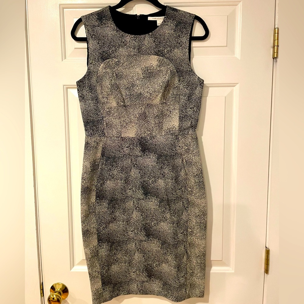 DIANE VON FURSTENBURG gray shell dress. Size 10